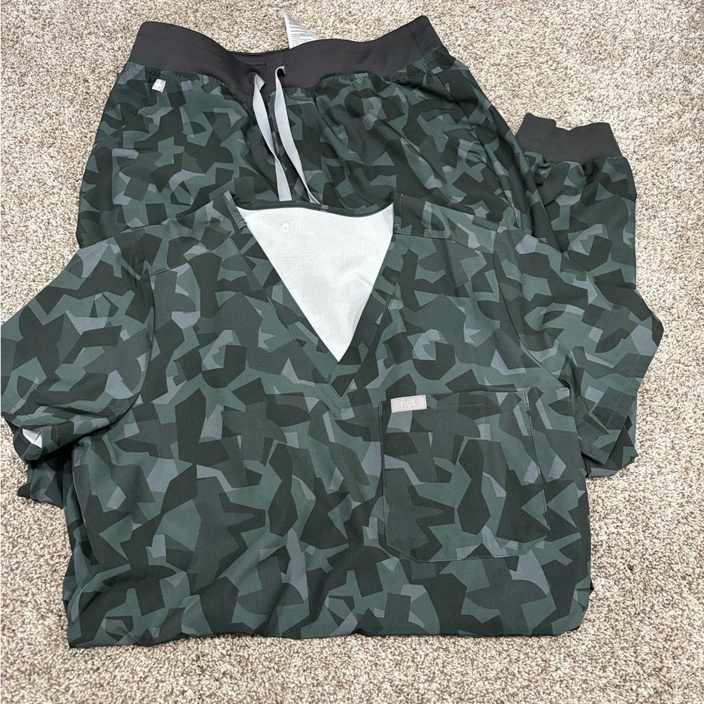 Figs Camouflage Scrub Set size small - Green and Black